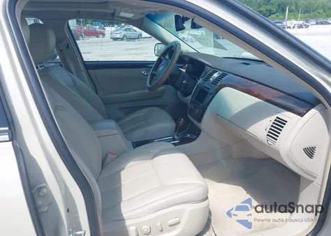 2011 Cadillac Dts Premium Collection z USA, uszkodzony, nr VIN 1G6KH5E67BU117181